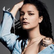 Voz recurrente de Sasha Lane