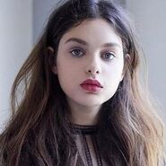 Voz recurrente de Odeya Rush