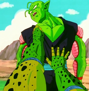 Piccolo apunto de ser herido gravemente por Cell Imperfecto.