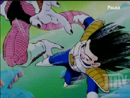 Gohan intentando atacar a Freeza.