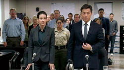 4x04-kate-with-lawyer-trial