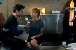 Pepper-Potts-Tony-Stark-Drinking