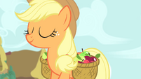 Applejack walking.