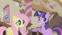 Twilight blushing S1E10