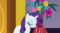 Rarity walks S5E15