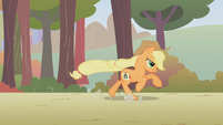 Applejack running S01E13