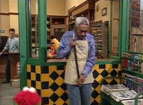 Mo WillemsHooper's Store customer Sesame Street Episode 3714