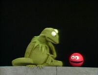 Kermit tries to demonstrate what round is, with the help of a wisecracking ball