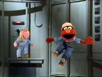 Elmo and Prairie Dawn are weightless as astronauts (First: Episode 2862)