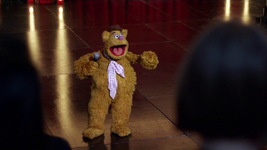 Episode 101: Pig Girls Don't Cry: Fozzie Bear warms up the audience for Up Late with Miss Piggy with jokes