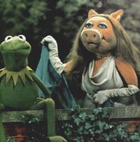 Kermit and Piggy on the "Glow-Worm" set