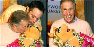 Winkler and Miss Piggy, backstage on Hollywood Squares