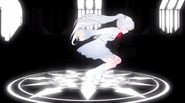 Weiss uses one of her Glyphs as a foothold in midair.