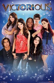 Tv-victorious-stars-cast-poster-TRrp5784