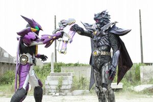 Kyoryu Greeed clashing with OOO.