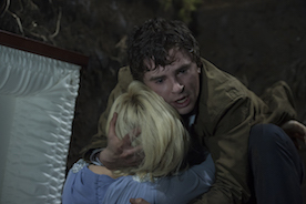 Norman steals Norma's body from her grave.