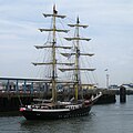 The Dutch brig Mercedes leaving the harbour of Boulogne