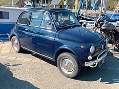 Fiat-500-1957-Port-du-Palais-Belle-Ile-en-Mer-1-byRundvald.jpg