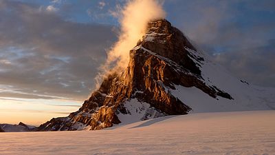 "Kun_Summit_Sunset.jpg" by User:Reinhard Streif