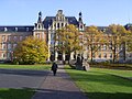 das Strafjustizgebäude zur Rechten bilden das Justizforum am Sievekingplatz.