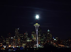 English: Space Needle and Downtown by night