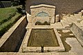 771) Une vieille (1851) fontaine publique à Montignac, Dordogne. 31 août 2011