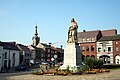 Chimay (Belgique), Place Froisssart – Statue de Jehan Froissart