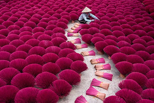 "Incense_in_Vietnam.jpg" by User:Vietsui