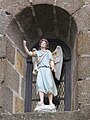 Statue devant l'église de la commune de Guilers