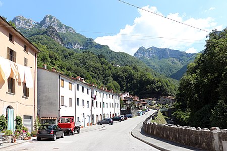 Torrente, strada a Cardoso, Monte Forato.