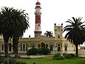 Deutsch: Leuchtturm und Staatshaus English: Lighthouse and State house