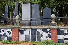 Jewish Cemetery Warsaw.jpg