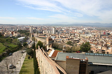 Català: D'esquenes a a la catedral. Italiano: Con le spalle alla Cattedrale.