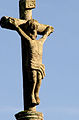 Le calvaire près de l'église paroissiale Saint-Hernin, crucifix sommital 2