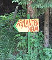 English: Asylum Deutsch: Asylantenheim