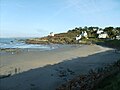 Locquirec : la Pointe du Château vue depuis la plage de Porz Biliec