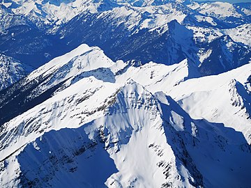 Daniel mit Nebengipfel Upsspitze von der nahen Zugspitze