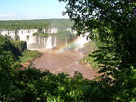 Cataratas com um arco-iris