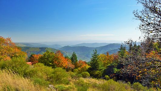 View of Penhas da Saúde, Serra da Estrela. By Iolanda Veiros, CC-BY-SA-3.0.