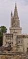 107) La Tour de la Lanterne (XVème siècle) et une partie des remparts de La Rochelle, France. 8 juin 2010