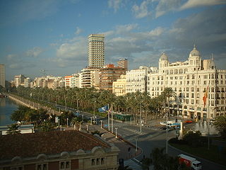 Català: Casa Carbonell Español: Explanada de España junto a la Casa Carbonell