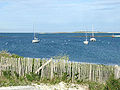 Archipel des Glénan : l'île de Penfret vue de l'Île Saint-Nicolas.