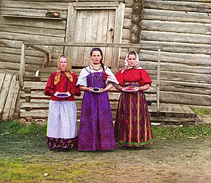 Peasent girls with berries - one of the earliest colour photographs