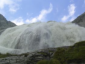 Disappearing waterfall