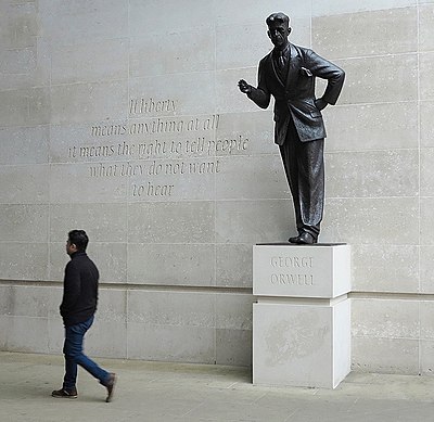 Martin Jennings, Statue of George Orwell, London, bronze, 2017. Photo by Norman McBeath.