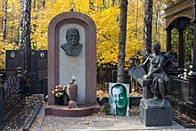 Arkady Vayner tomb.jpg