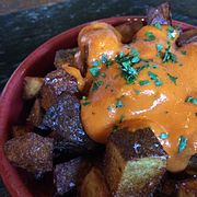 Patatas Bravas (14470607376).jpg