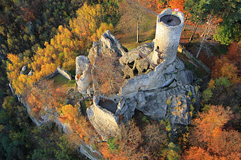 Ruin of the Frýdštejn gothic castle nearby Malá Skála, northeastern Bohemia. Photograph: Zdeněk Fiedler Licensing: cc-by-sa-4.0