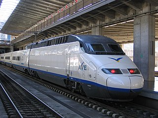 Español: Tren AVE en la Estación Córdoba Central. English: AVE train in Córdoba Central Station.