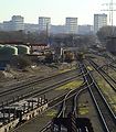 Industriebahnverkehr in Mülheim. Im Hintergrund die vier Hochhäuser in der Innenstadt